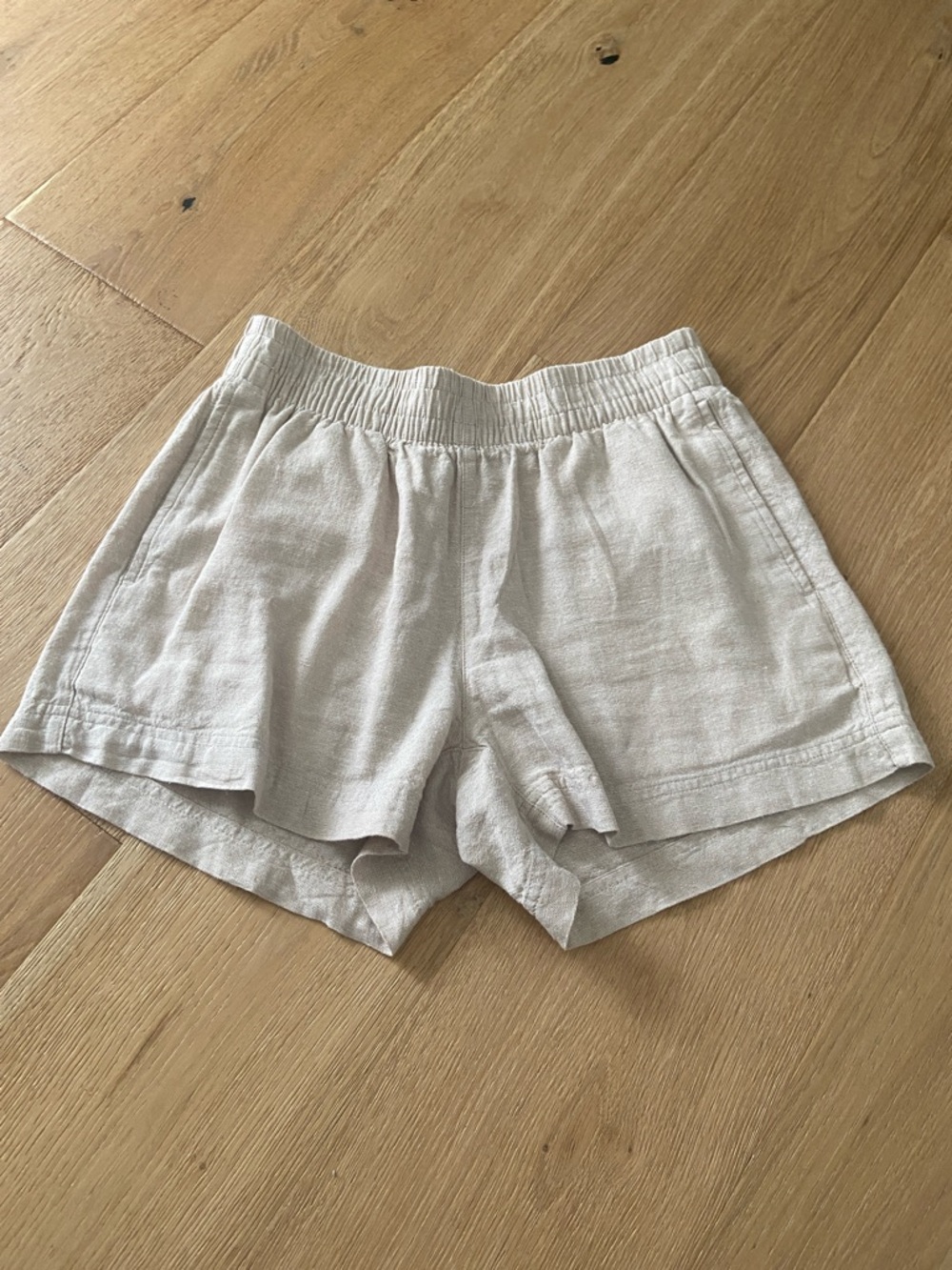 Old Navy Cream Linen-Blend Elastic Waist Shorts